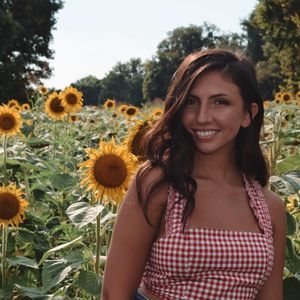 Meet your Posher, Alexia